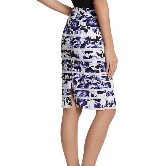 WHBM Skirt Womens 4
Blue White Floral Layered Back Zip Stretch Knit Lined - Picture 2 of 6